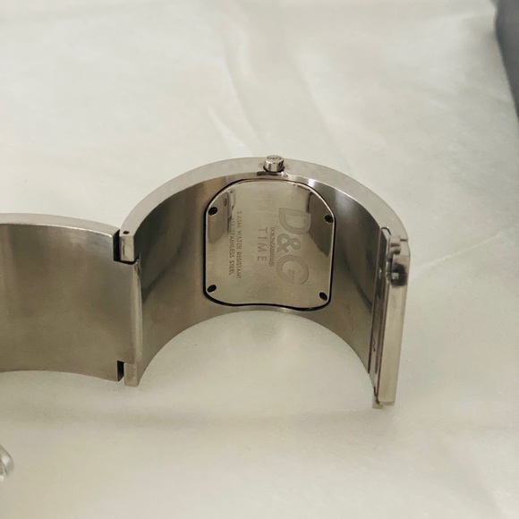 ♦️SOLD♦️D&G Purple Cuff Forever Watch - Picture 3 of 5